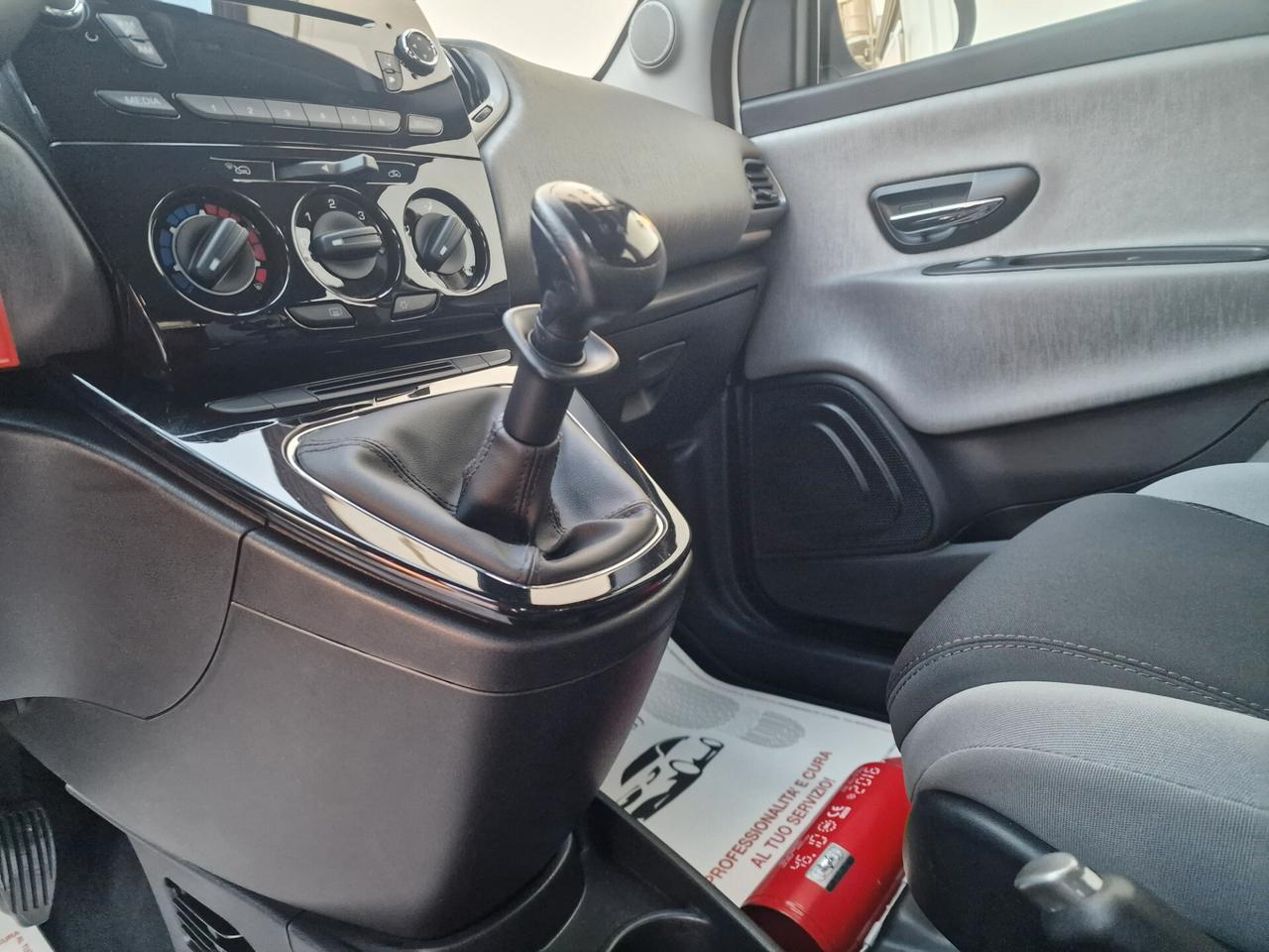 Lancia Ypsilon 1.2 69 CV Unyca