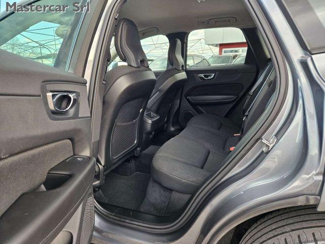 VOLVO XC60 XC60 2.0 b4 Momentum Business awd auto -GE726SL