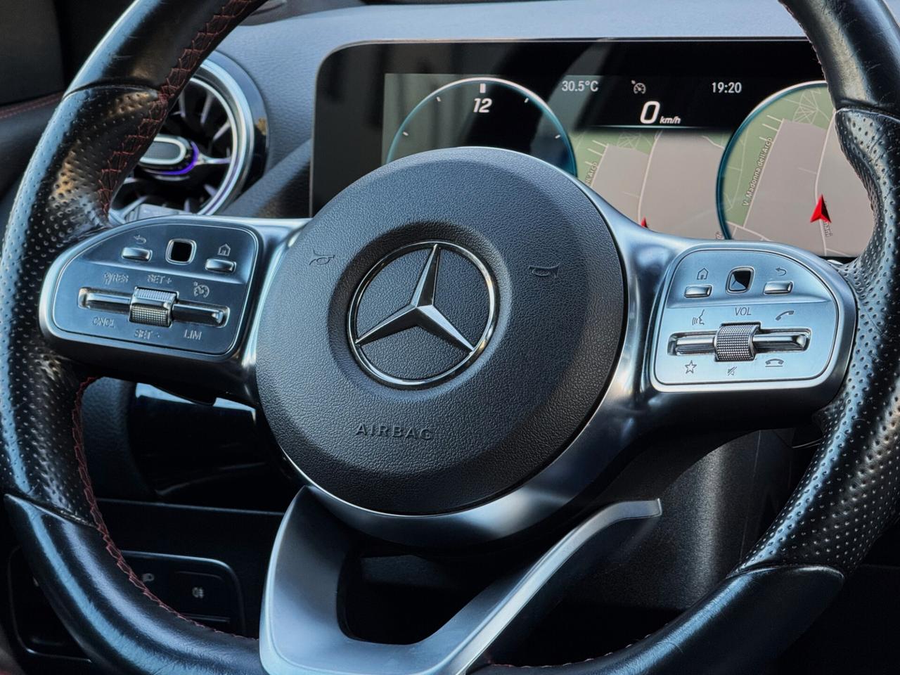 Mercedes-Benz GLA 200 d Premium AMG TETTO PACK LED