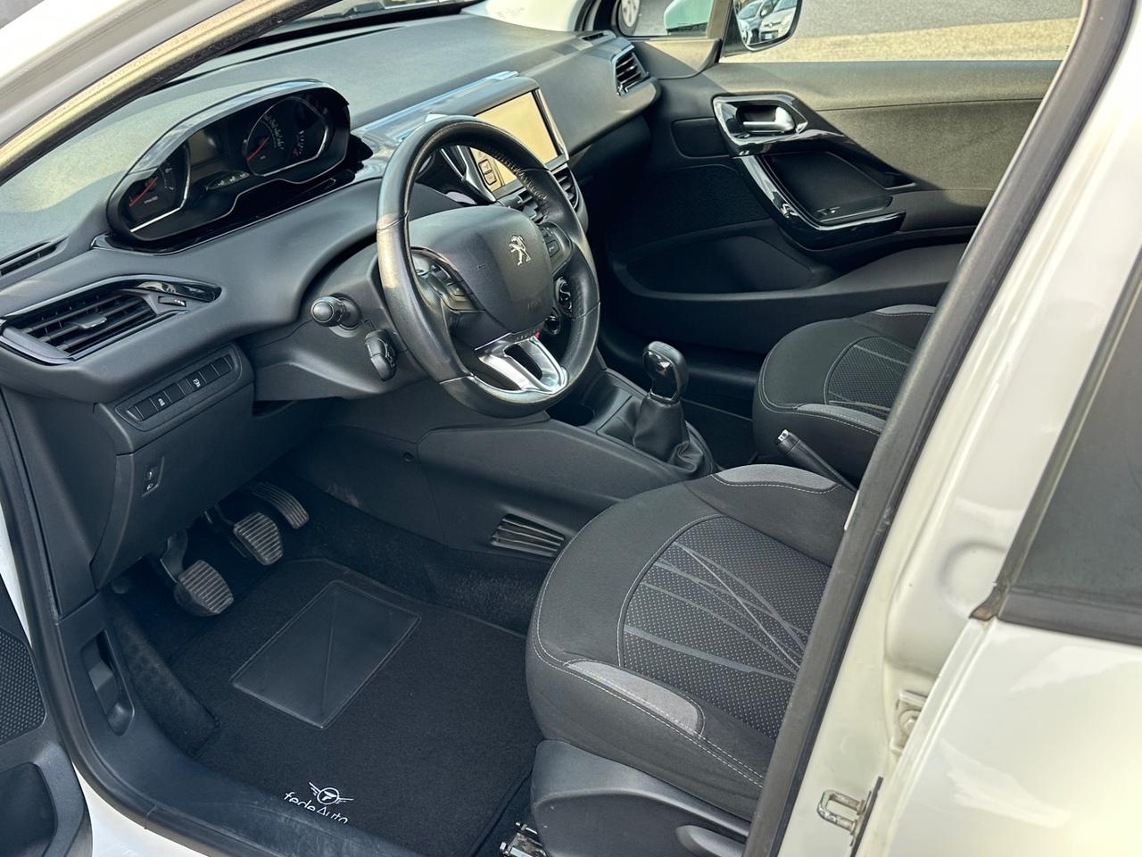 Peugeot 208 PureTech 82 5 porte Allure 2015