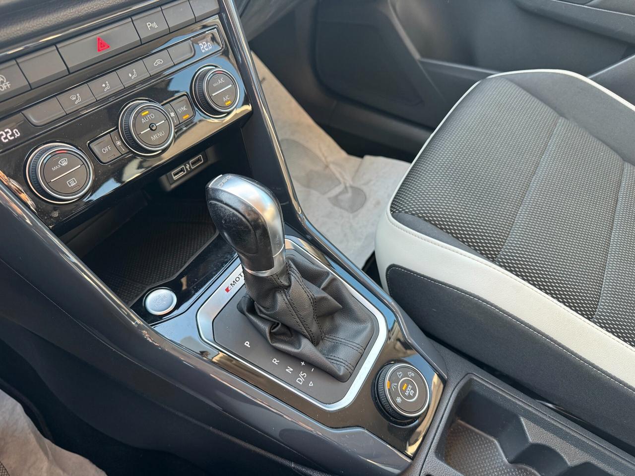 Volkswagen T-Roc 2.0TDI 150CV DSG 4x4 Adv. BlueM. Tech.