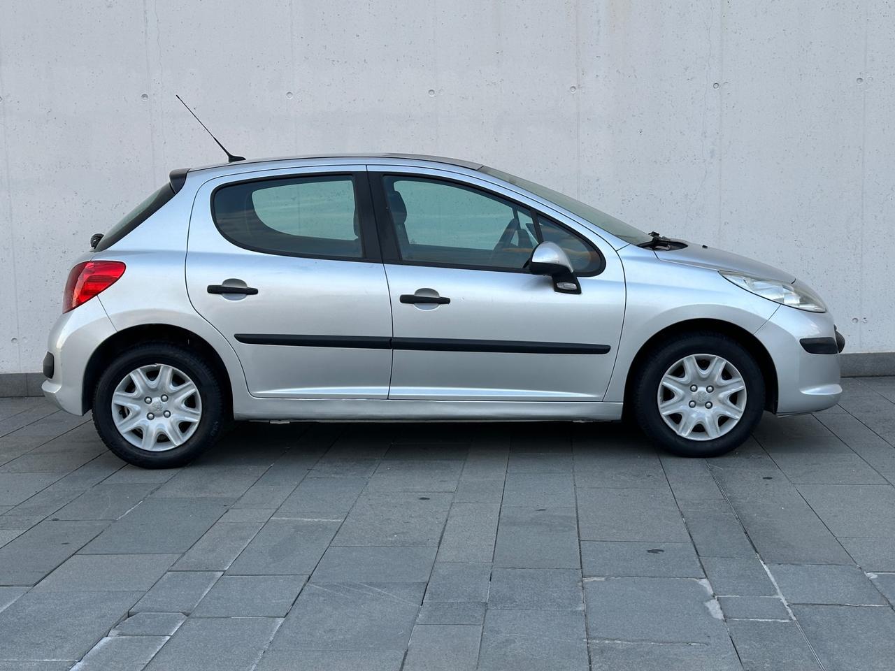 Peugeot 207 1.4 8V 75CV 5p. X Line