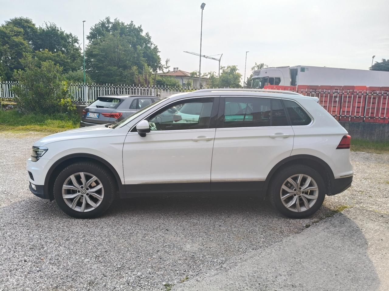 Volkswagen Tiguan 2.0 TDI SCR DSG 4MOTION Business BMT