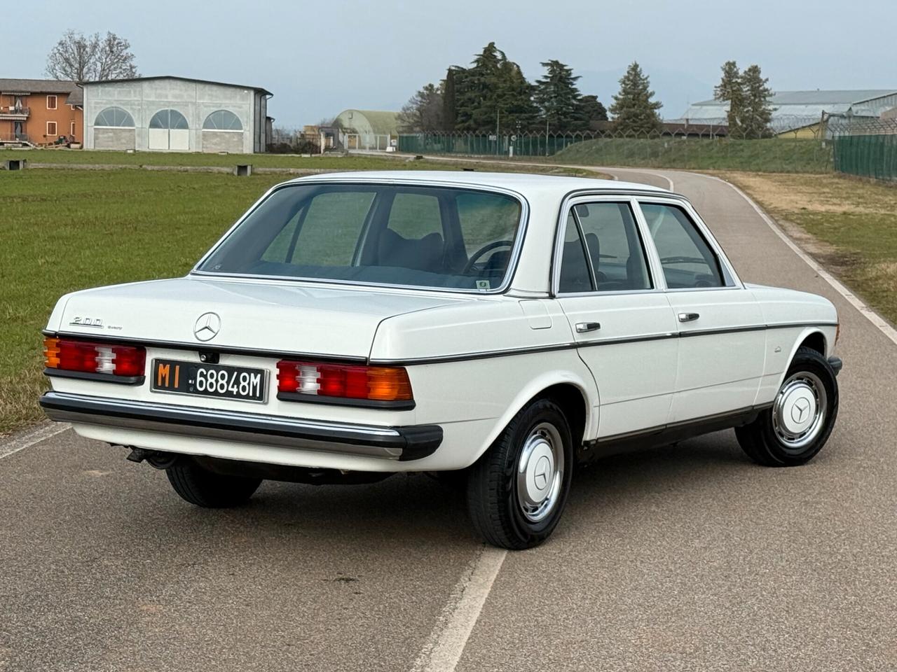 Mercedes 200 W123 "STUPENDA - ASI - TARGHE ORIGINALI"