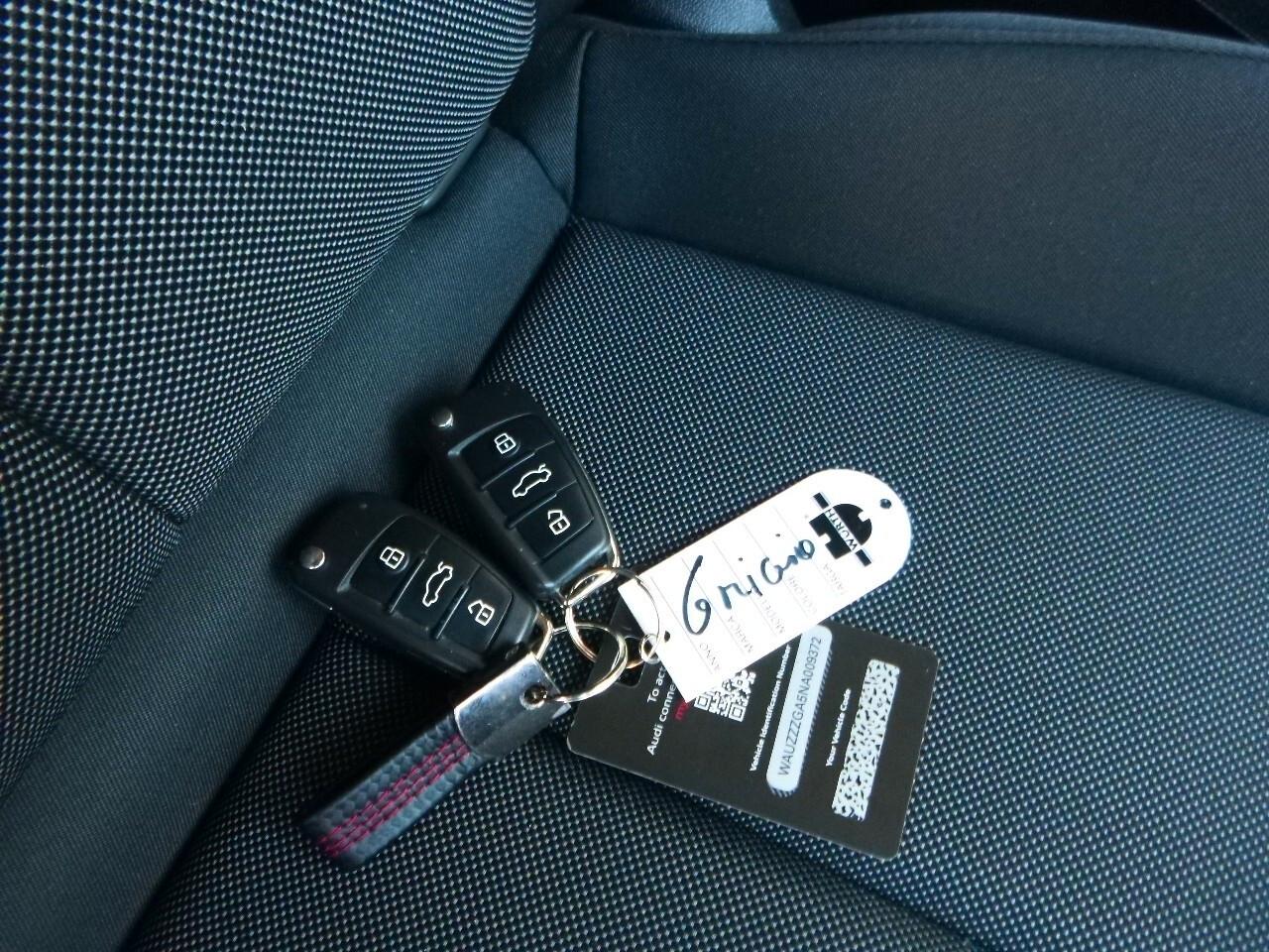 Audi Q2 35 TDI quattro S tronic Identity Black