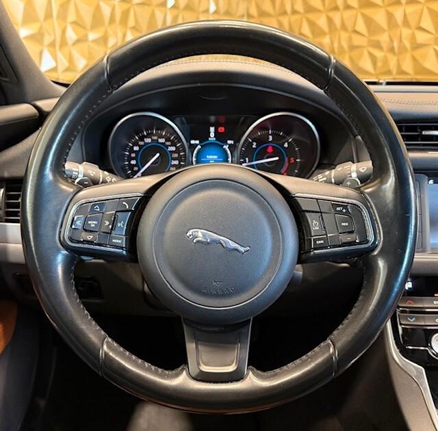 Jaguar XF 2.0 D 180 CV AWD aut. Prestige