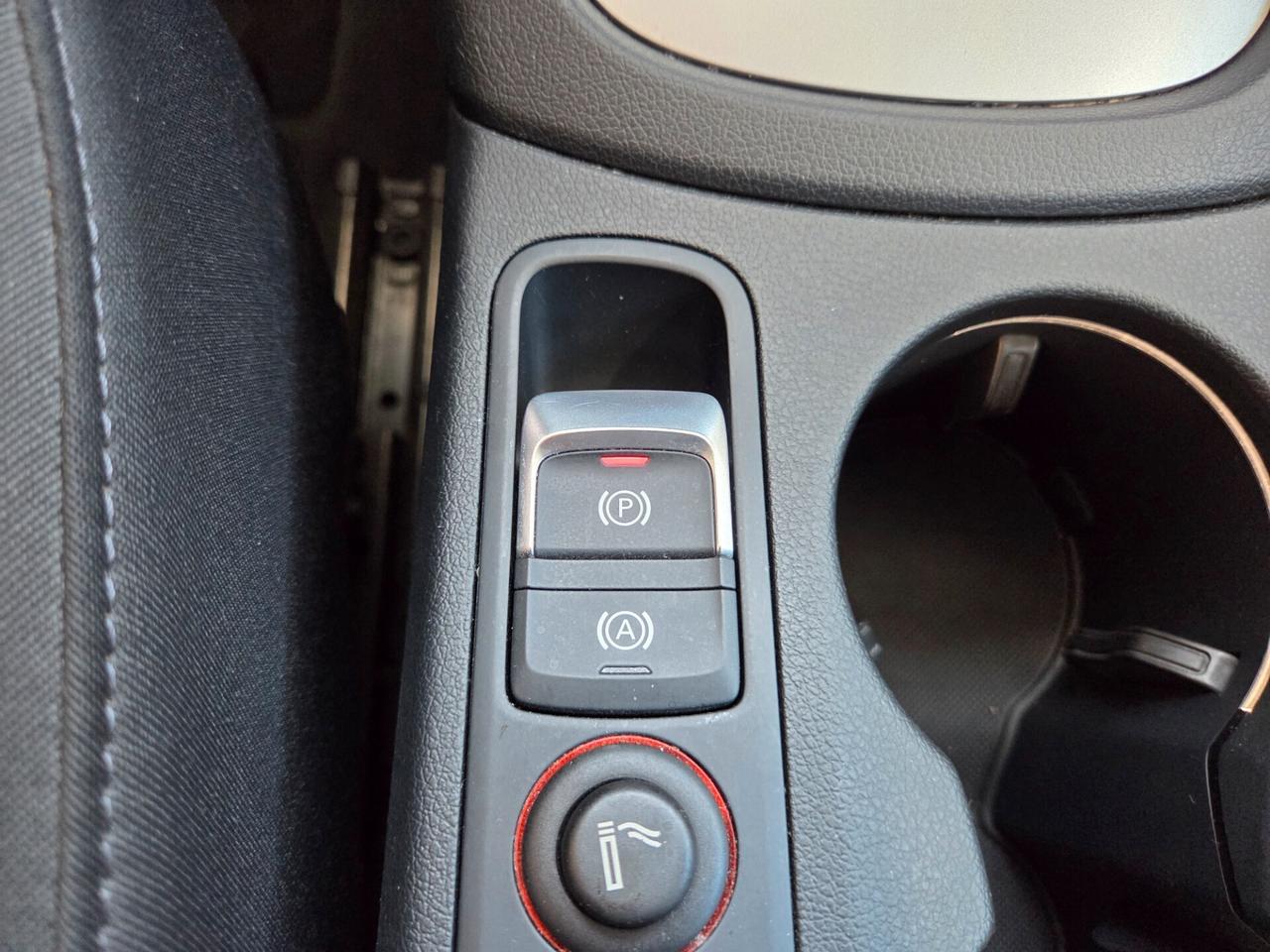 Audi Q3 2.0 TDI 120 CV Business