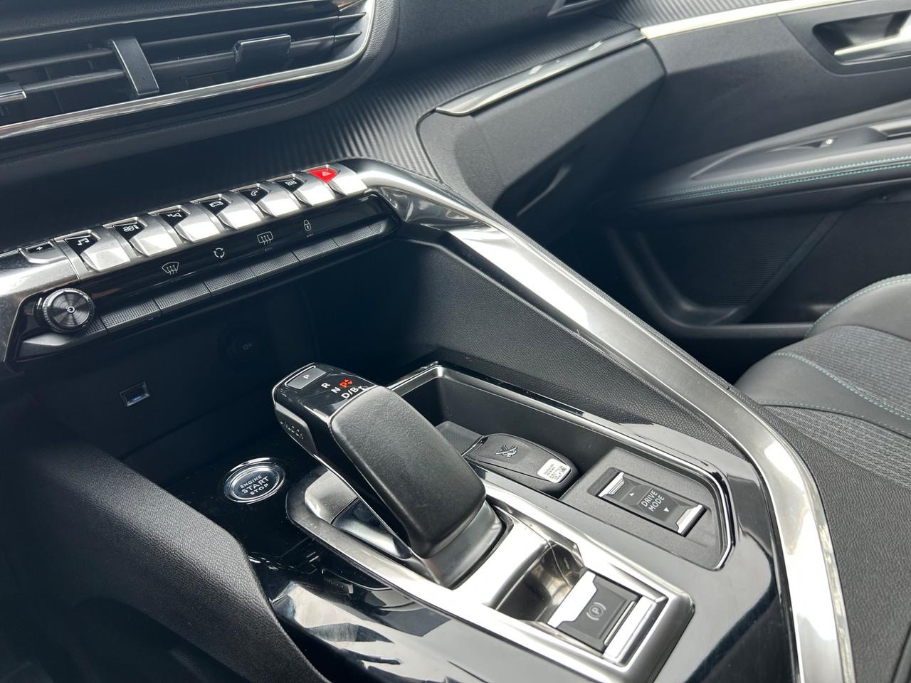 Peugeot 3008 Hybrid 225 e-EAT8 Allure