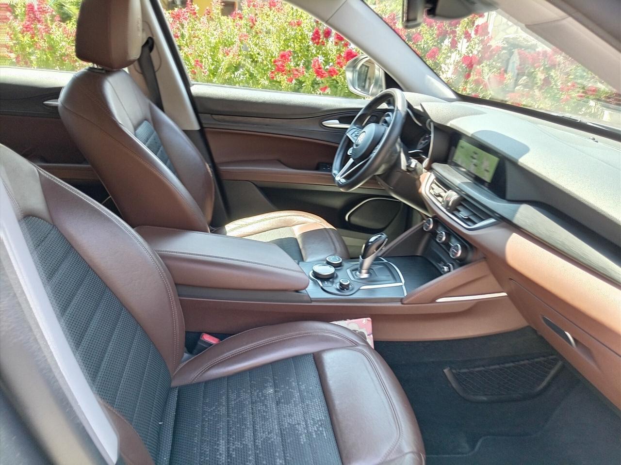 Alfa Romeo Stelvio 2.2JTDM 210 CV AT8 Q4 Executive FULL PELLE NAVI XENON