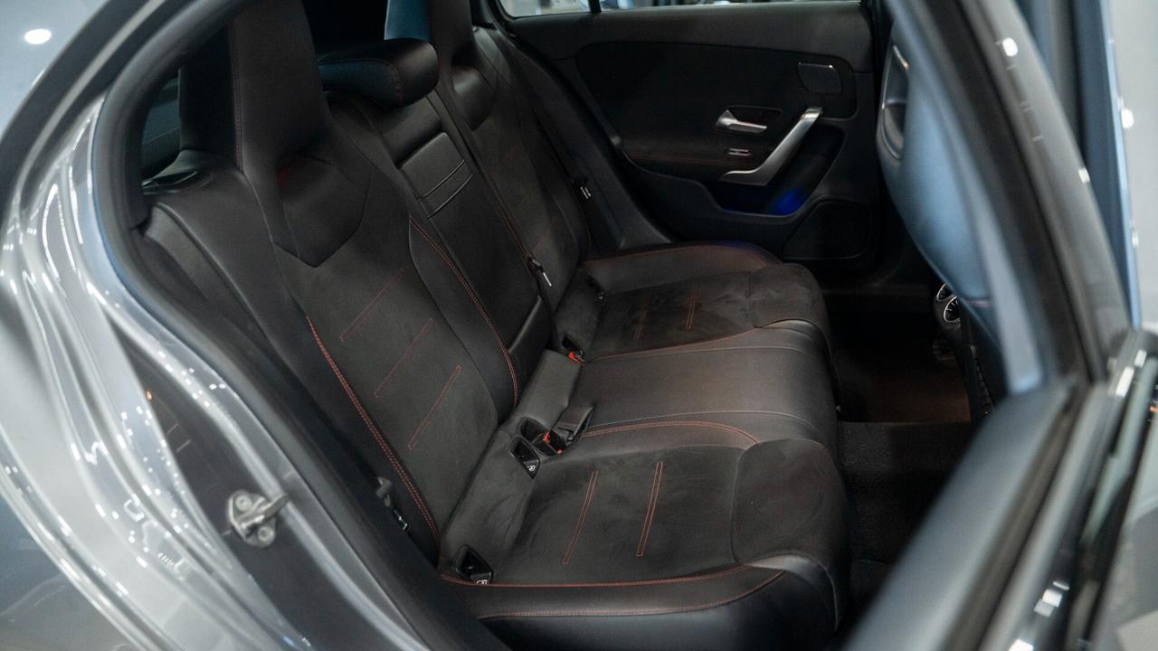 Mercedes-benz A 180 D PREMIUM PLUS AMG TETTO PACK LUCI MULTIBEAM FULL OPTIONAL
