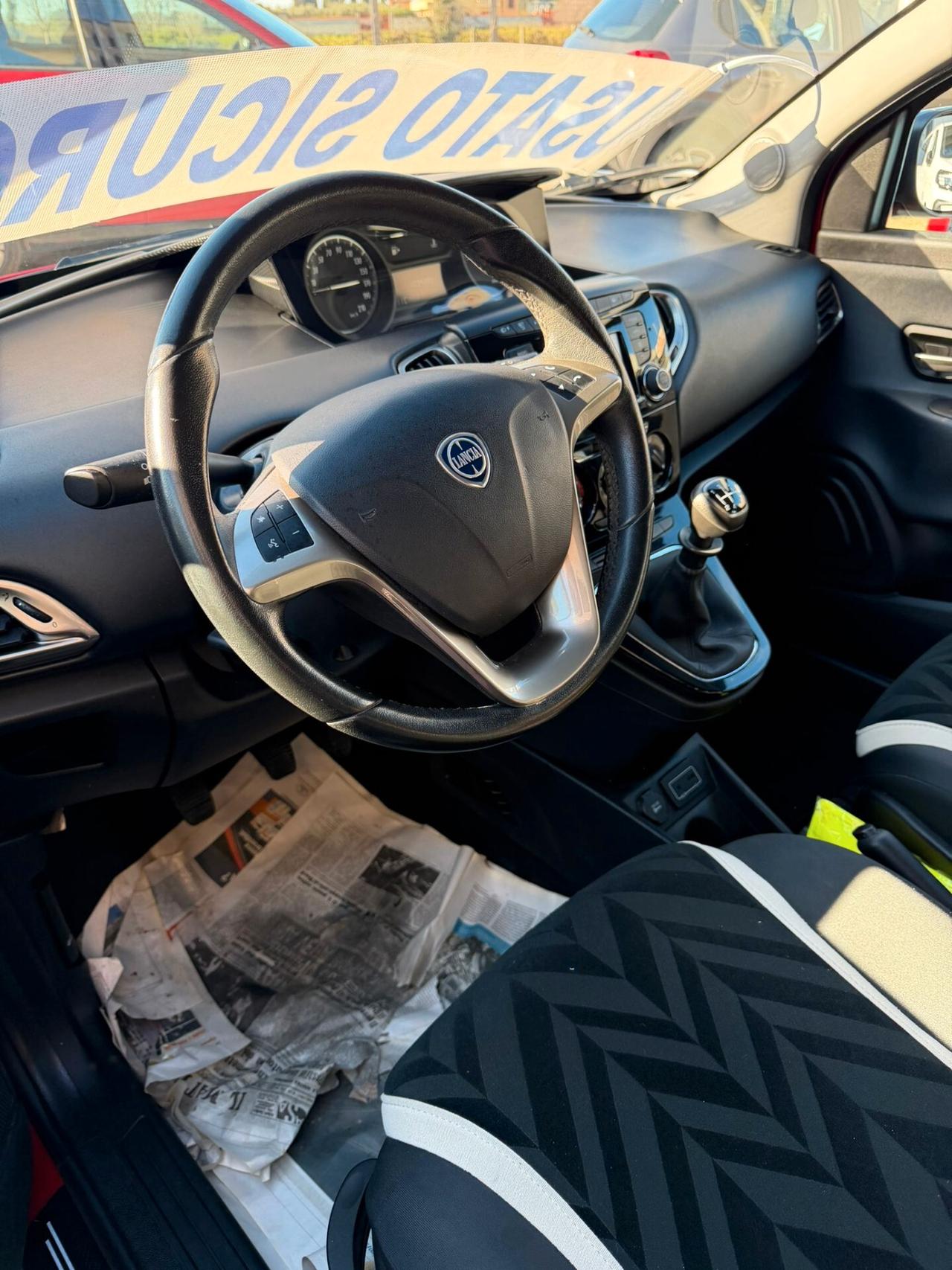 Lancia Ypsilon 1.2 69 CV 5 porte Platinum