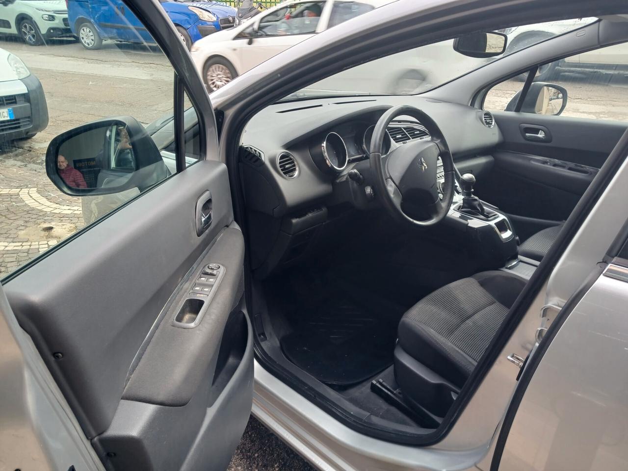 Peugeot 5008 1.6 HDi 7 POSTI