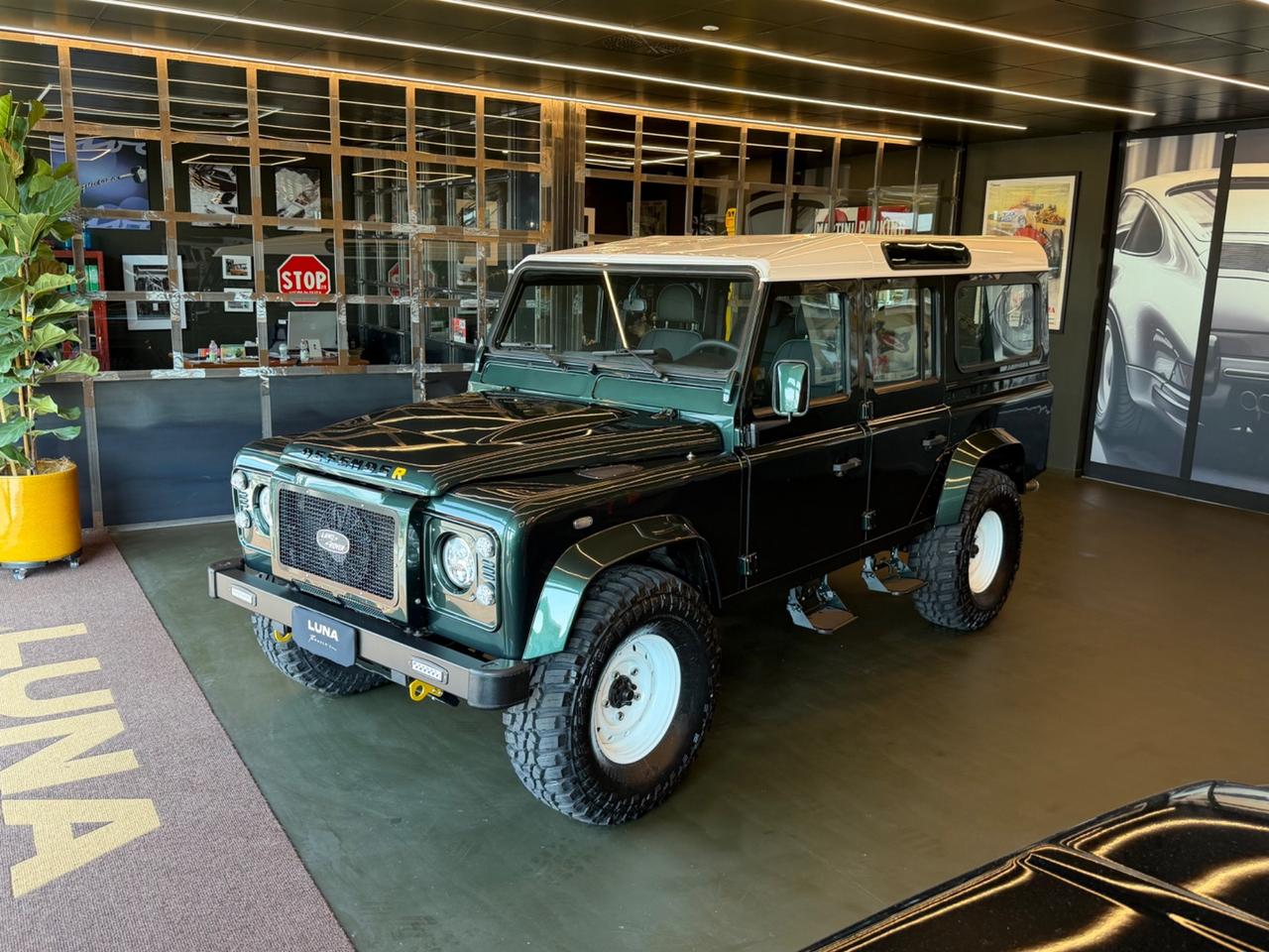 Land Rover Defender 110 2.4 TD4 Station Wagon SE - 7 POSTI -Ricond. "The world's style"