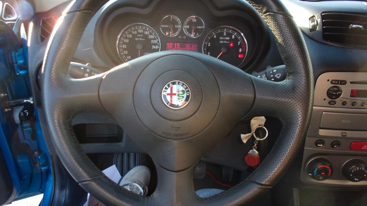 Alfa Romeo 147 1.6 16V TS (105) 5 porte Distinctive