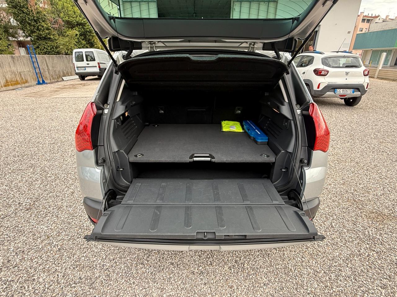 Peugeot 3008 1.6 HDi 110CV cambio robotizzato Tecno