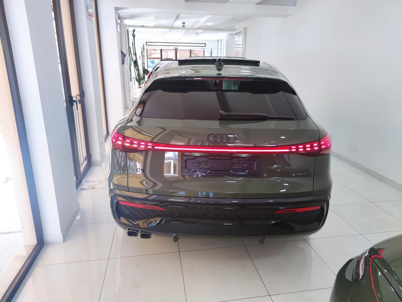 Audi Q5 40 2.0 tdi mhev 12V Identity Black quattro s-troni