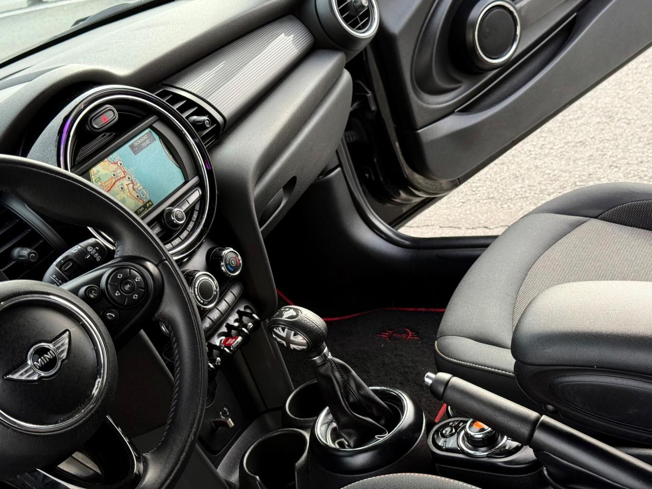 Mini 1.5 Cooper D 116 CV-AUTOM-BLACK EDITION