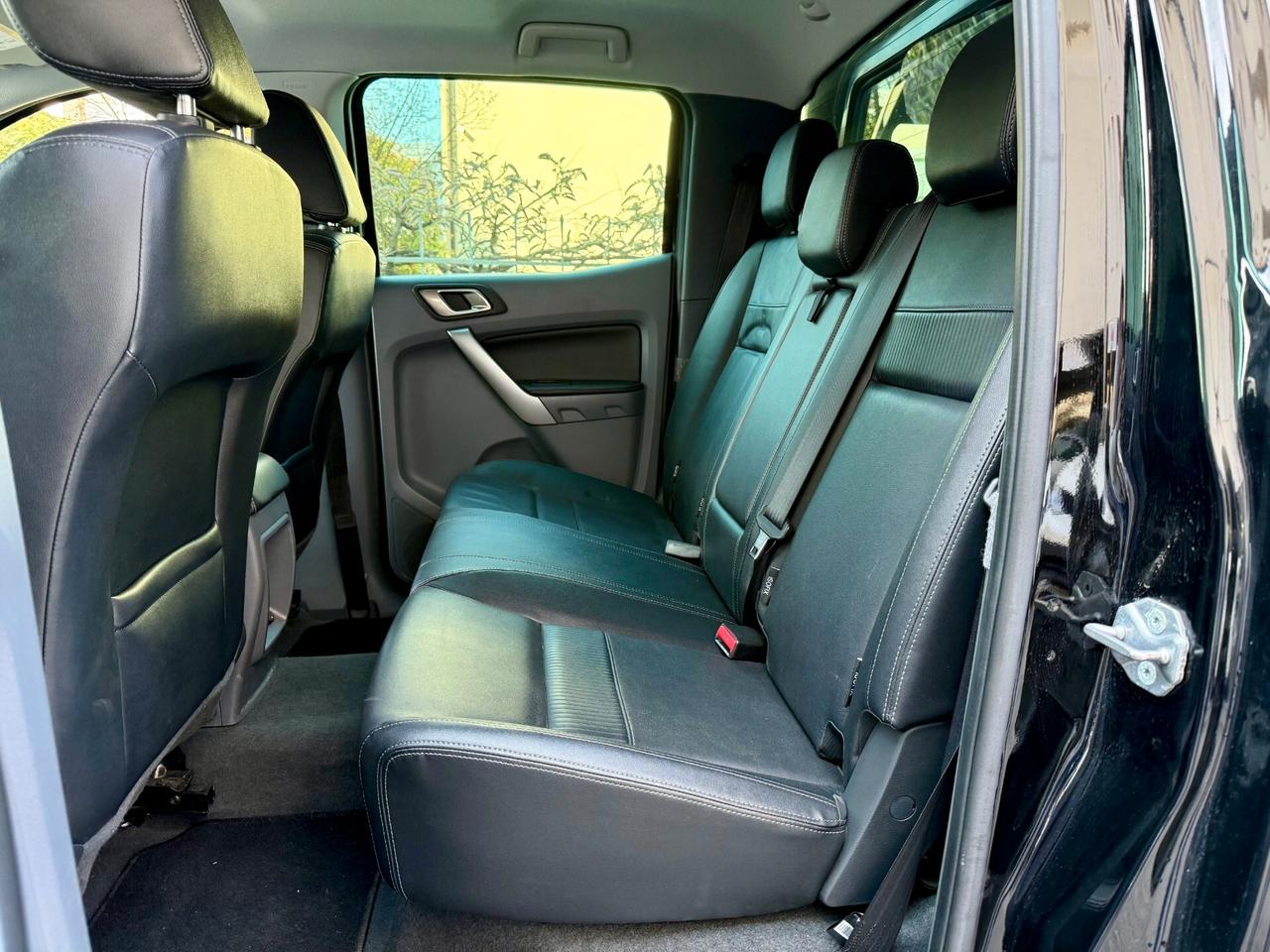 Ford Ranger 3.2 tdci double cab Limited 200cv auto con Cassone