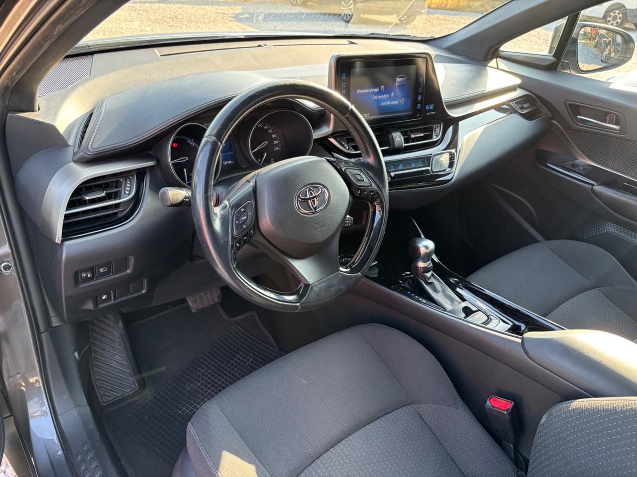 Toyota C-HR 1.8 Hybrid E-CVT Toyota Team