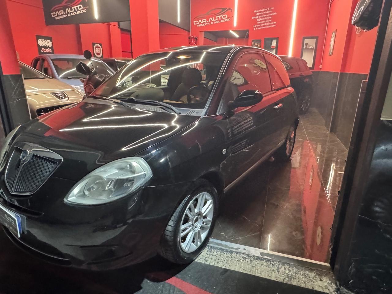 Lancia Ypsilon 1.3 MJT 90 CV Platino