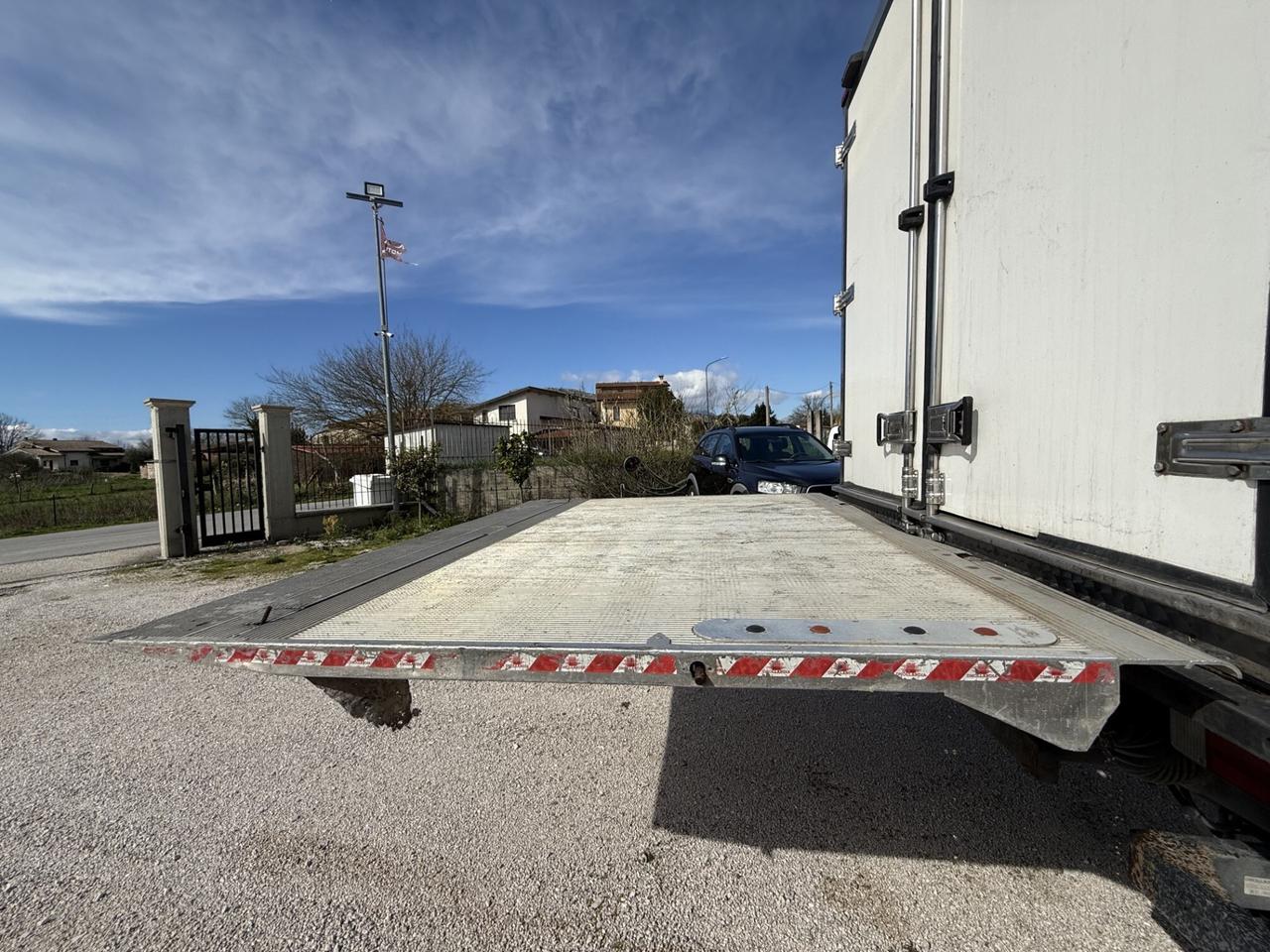 IVECO Eurocargo E5 100E22 con sponda idraulica e sospensioni regolabili/automatiche