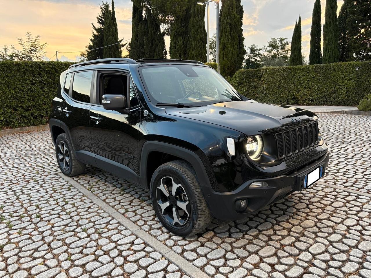 J Renegade 1.3Hyb. 4xe L-Lock Trailh 240 P-In 2021