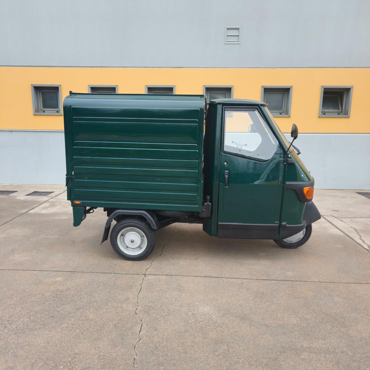 Piaggio Ape 50 con Cassone chiuso