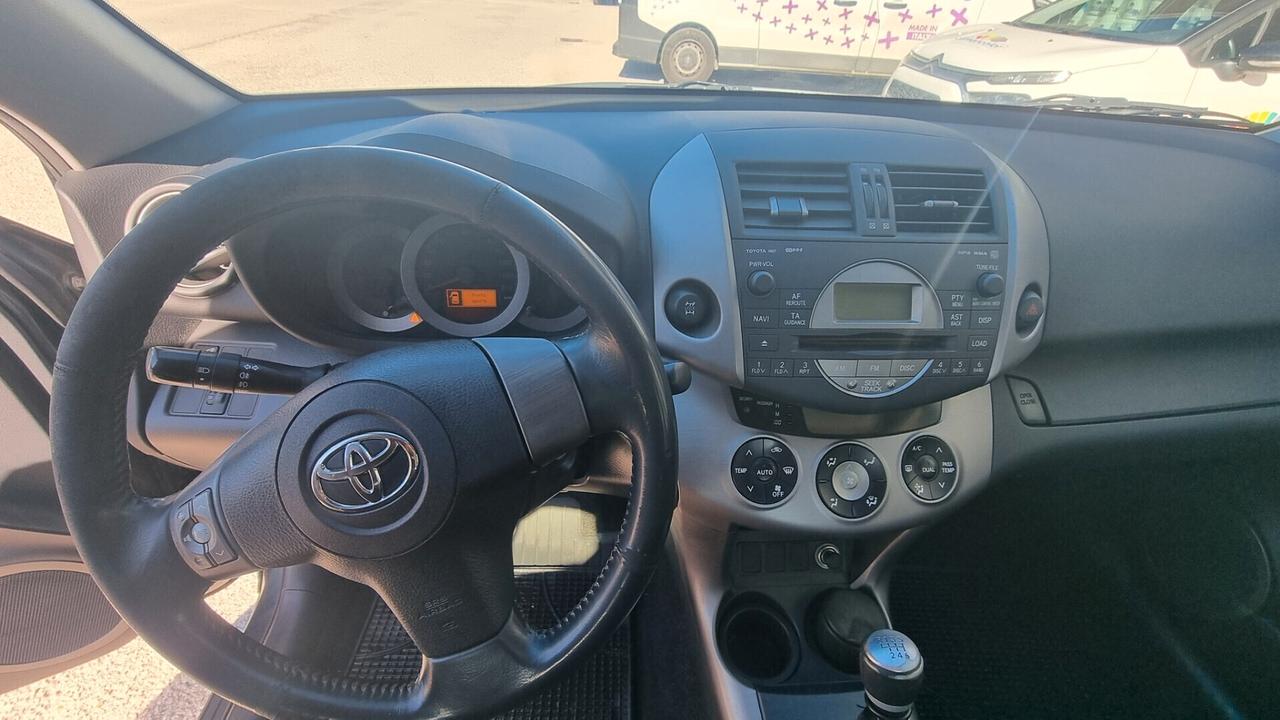 Toyota RAV 4 RAV4 2.2 D-4D 136 CV Luxury 4X4