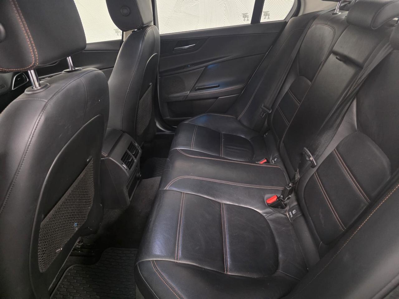 Jaguar XE 2.0 D Turbo 180CV Portfolio