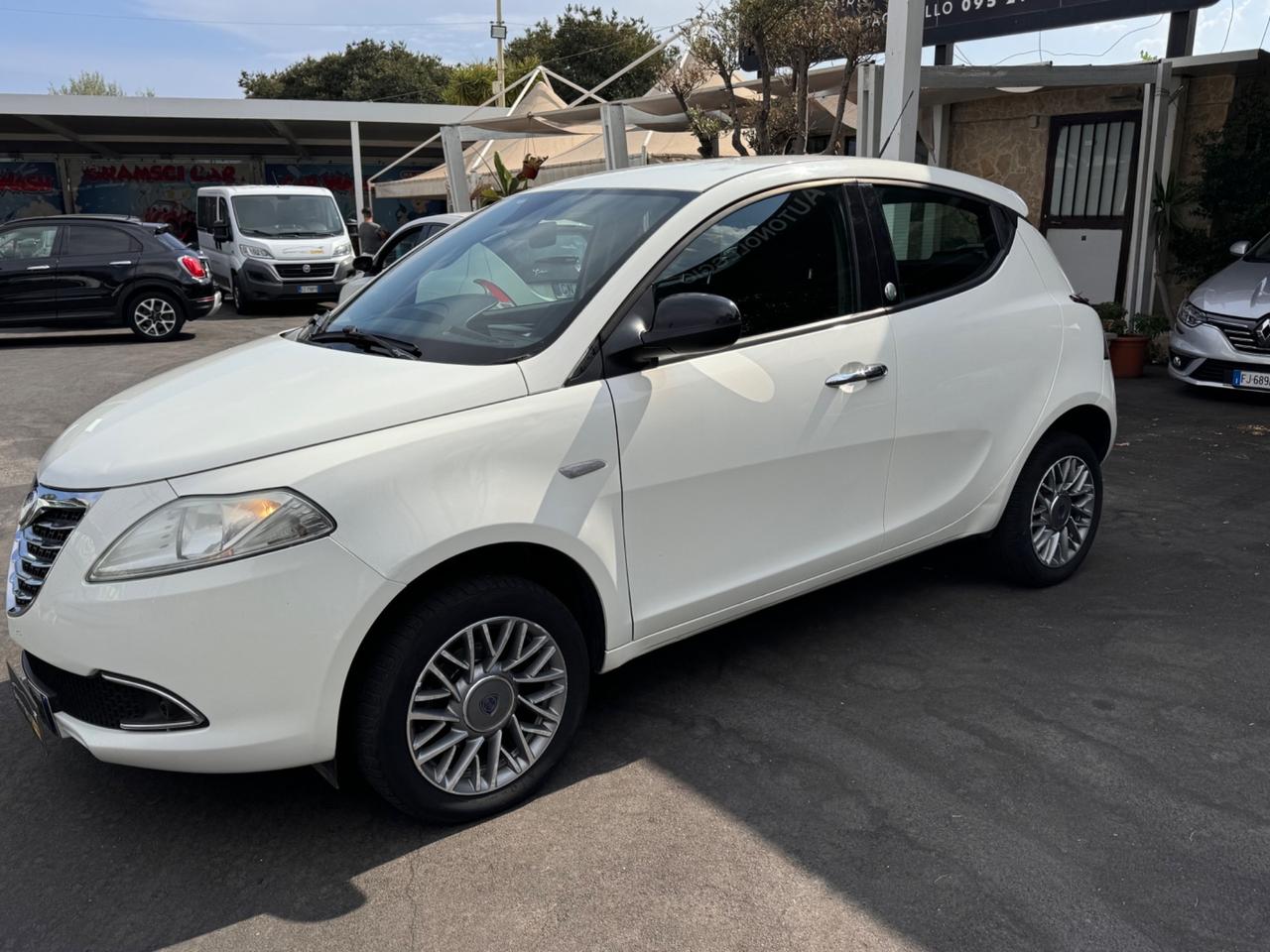 Lancia Ypsilon 0.9 TwinAir 85 CV 5 porte Metano Ecochic Gold