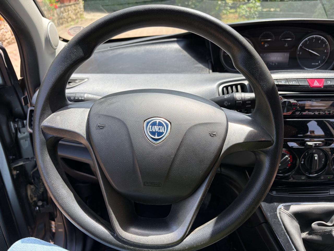 Lancia Ypsilon 1.2 69 CV 5 porte Gold OK NEOPATENTATI