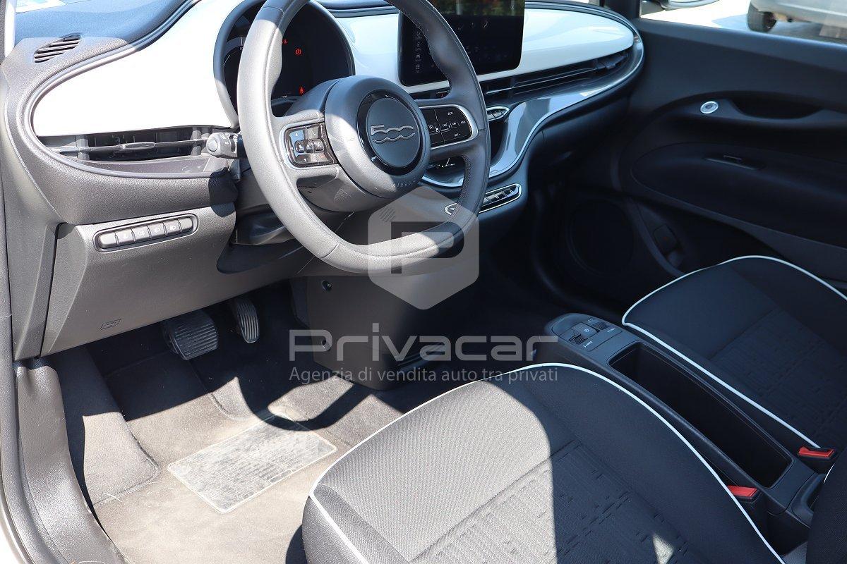 FIAT 500e Berlina 42 kWh La Prima