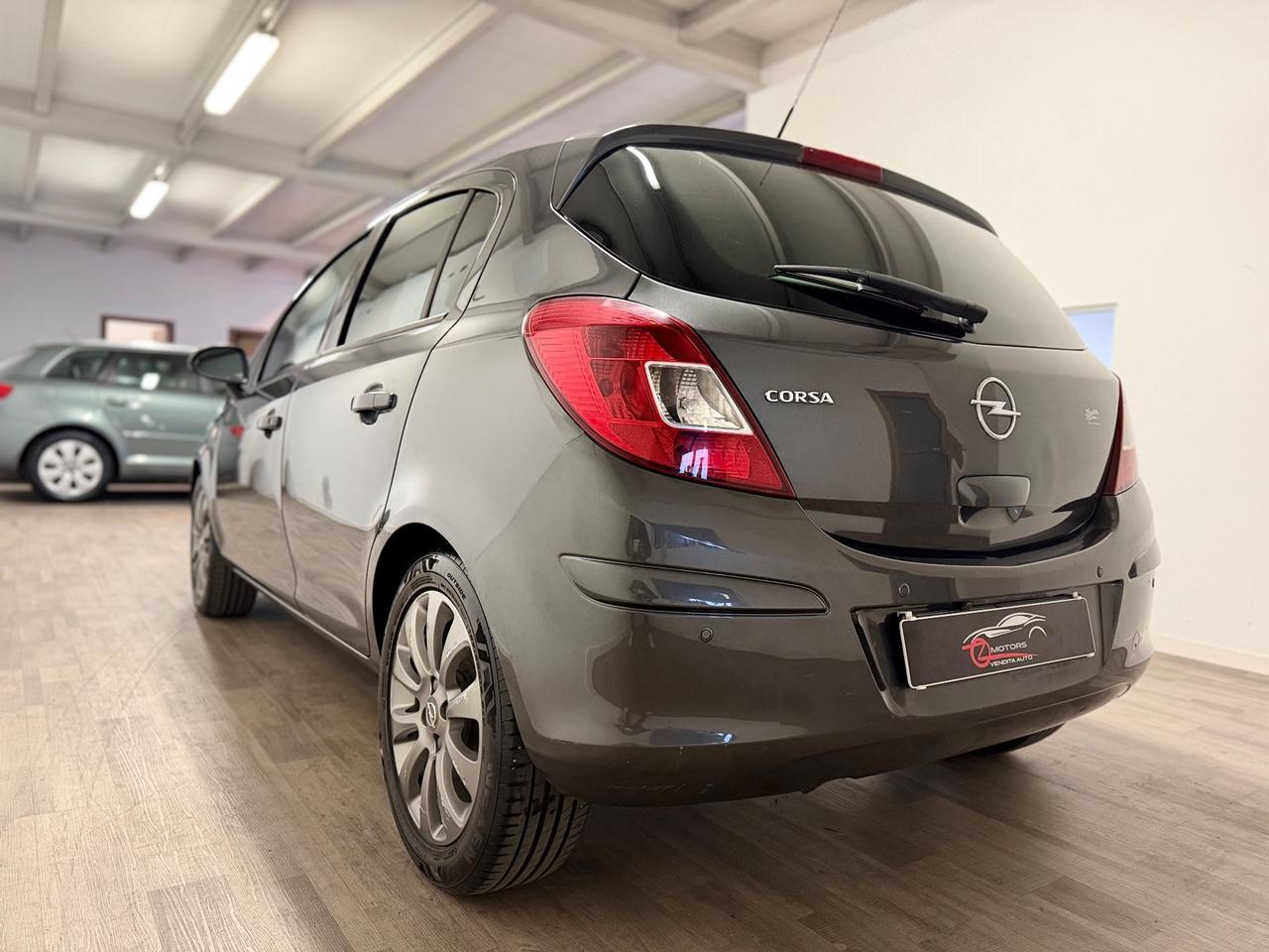 Opel Corsa 1.2 5 porte Cosmo NEOPATENTATI