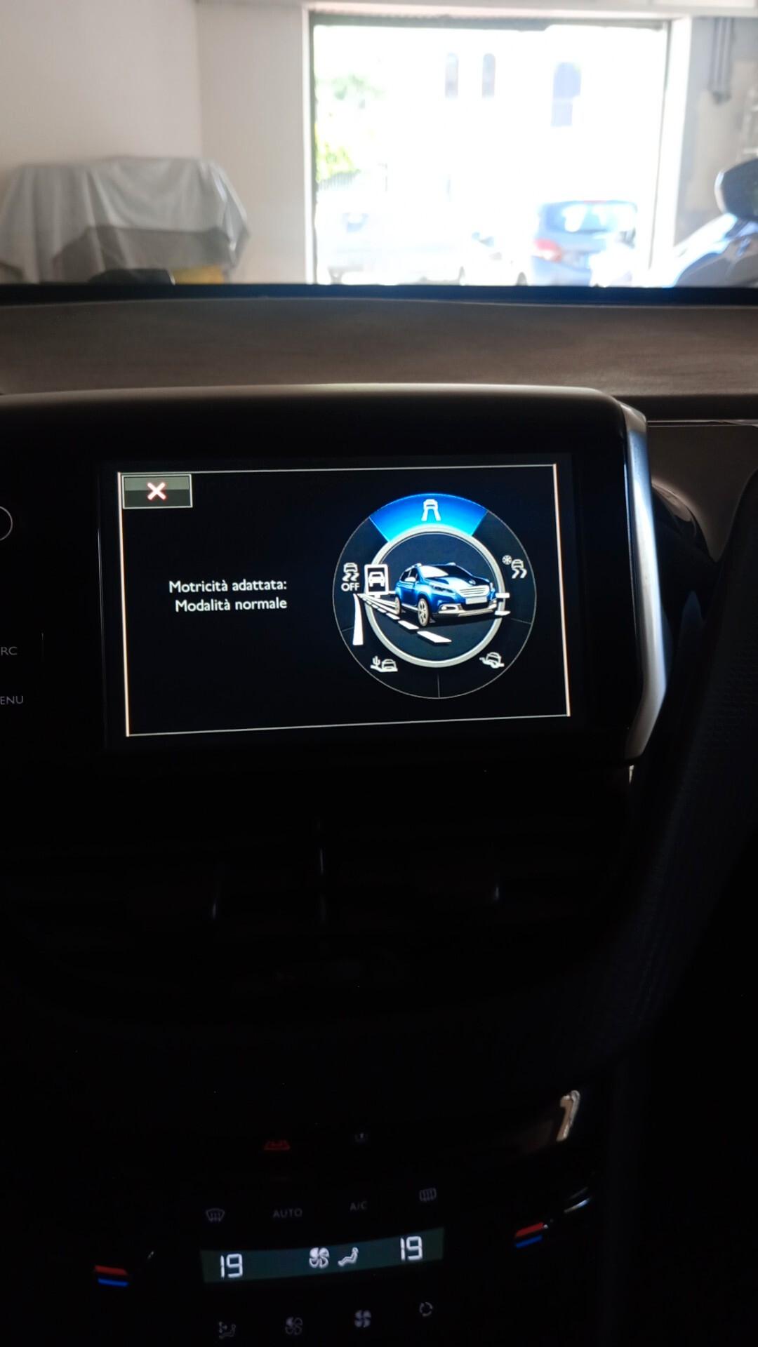 Peugeot 2008 1.6 e-HDI Allure