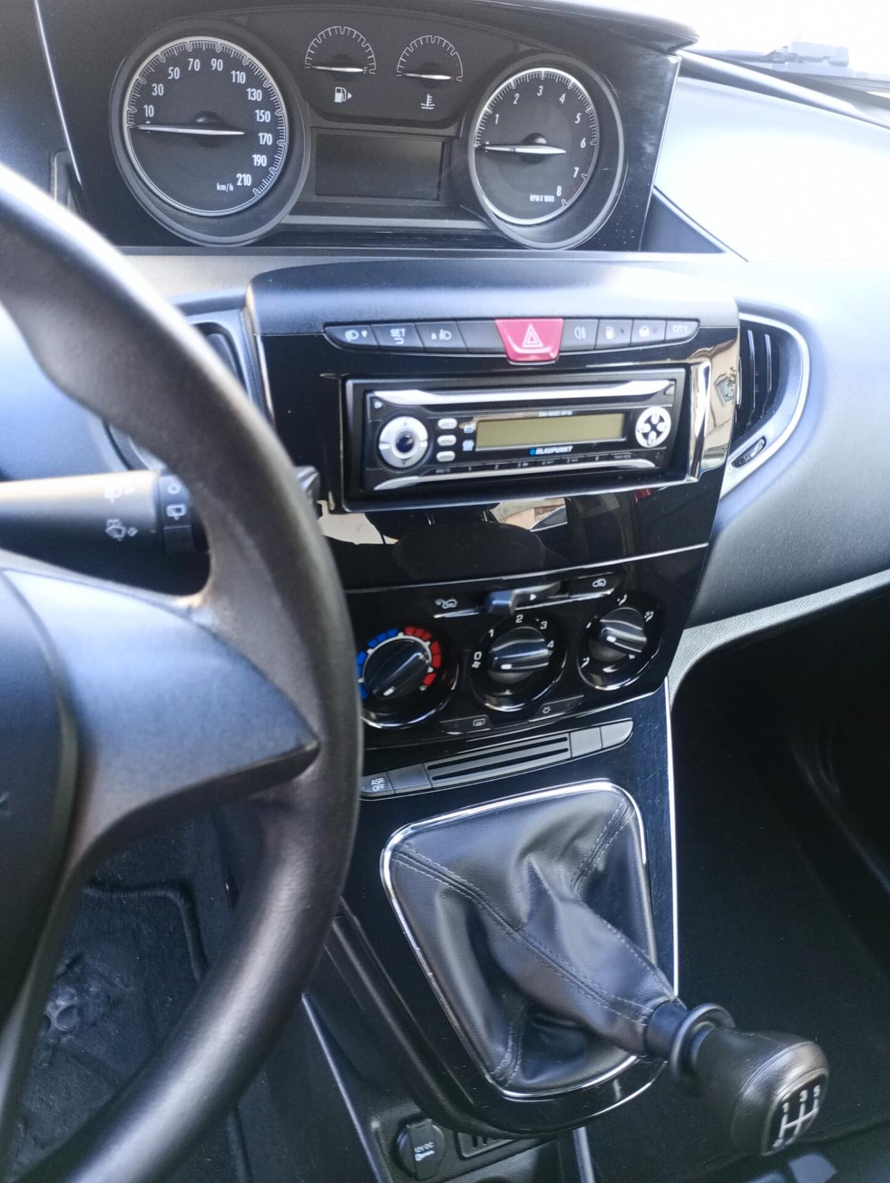 Lancia Ypsilon 1.2 69 CV 5 porte GPL Ecochic Silver