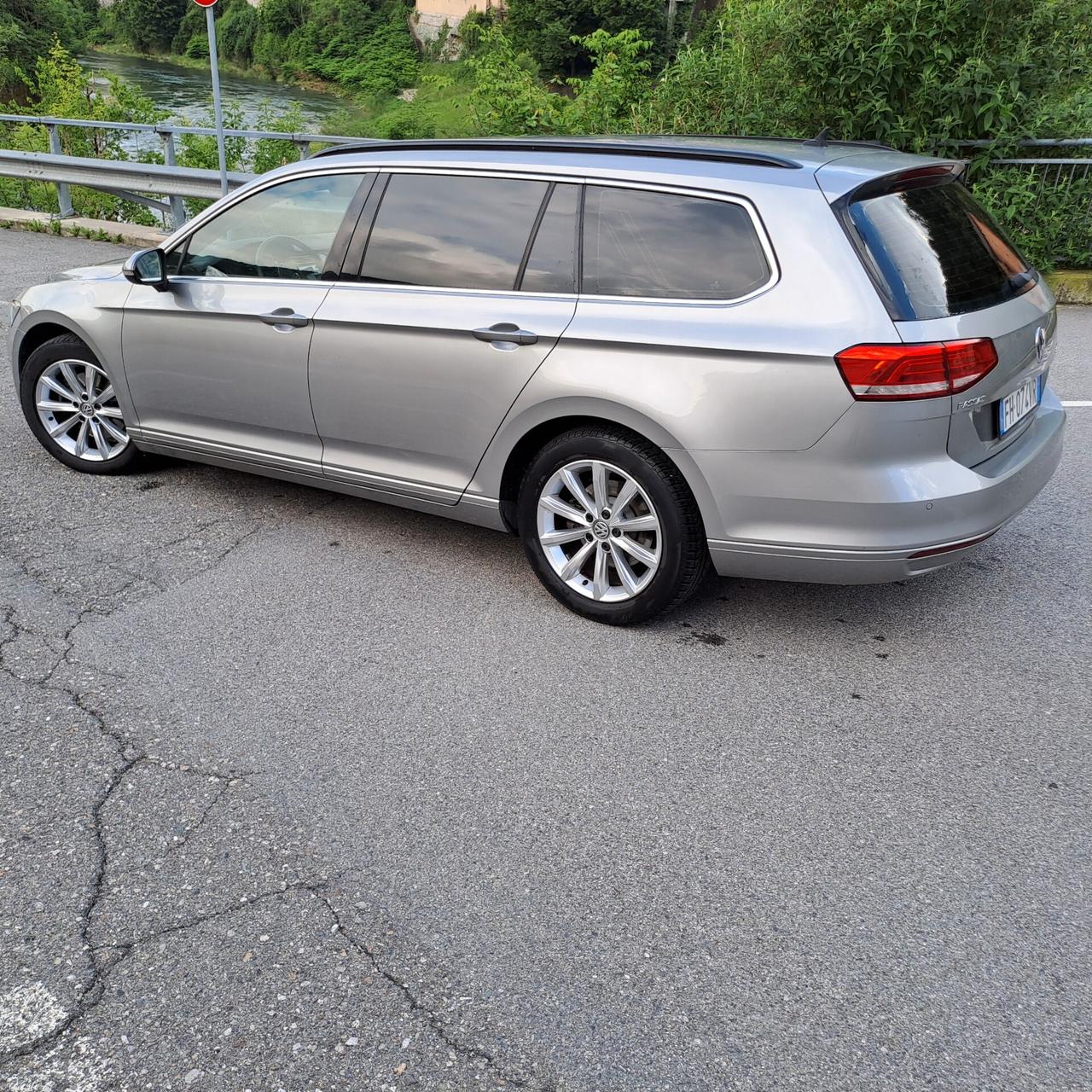 VW PASSAT 2.0TDI UNICO PROPRIETARIO - TENUTA BENE