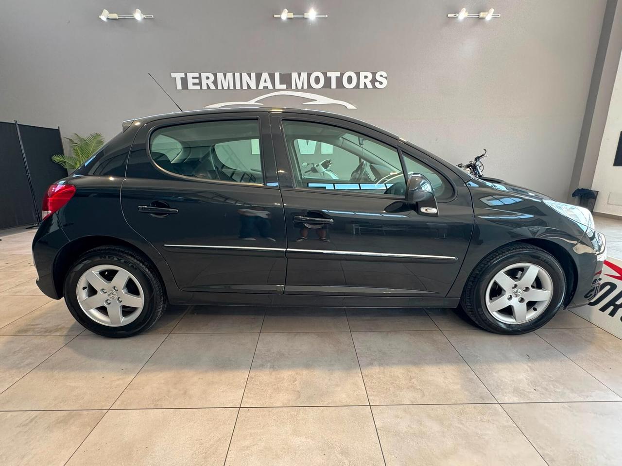 Peugeot 207 1.4 HDi 70CV 5p. Allure