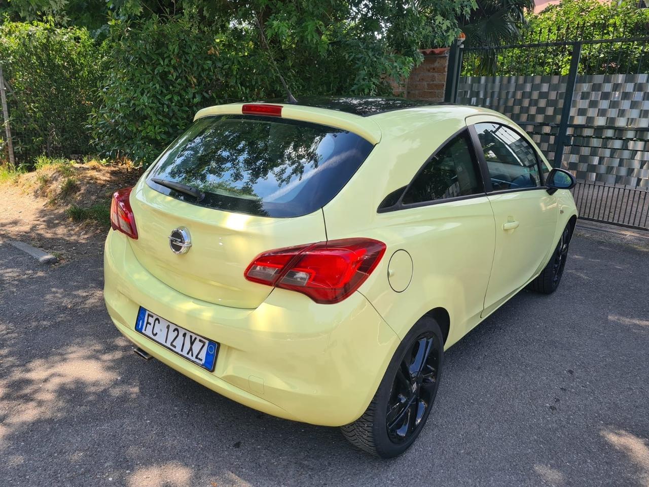 Opel Corsa 1.2 Coupé b-Color