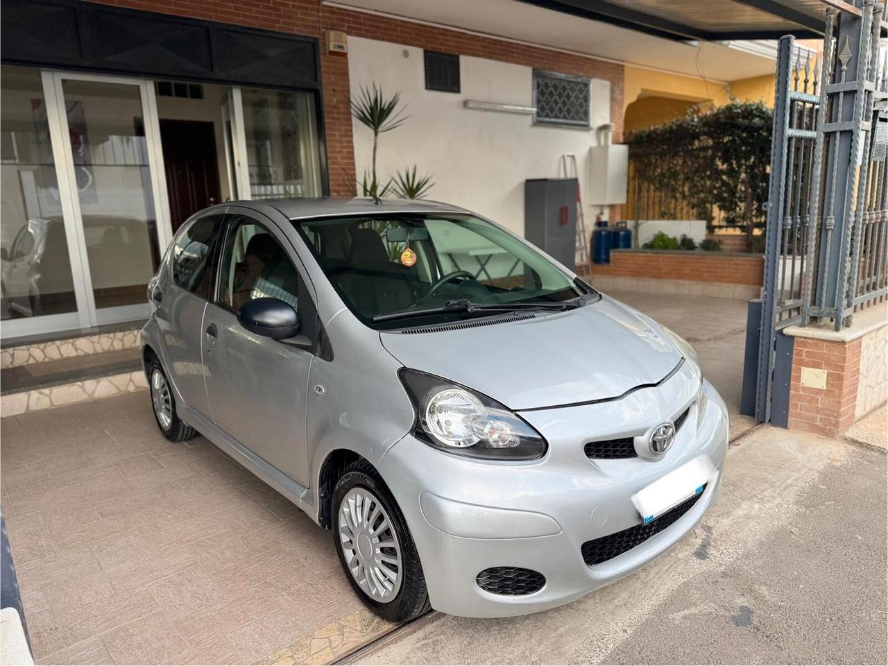 Toyota Aygo 1.0 12V VVT-i 5 porte Now Connect