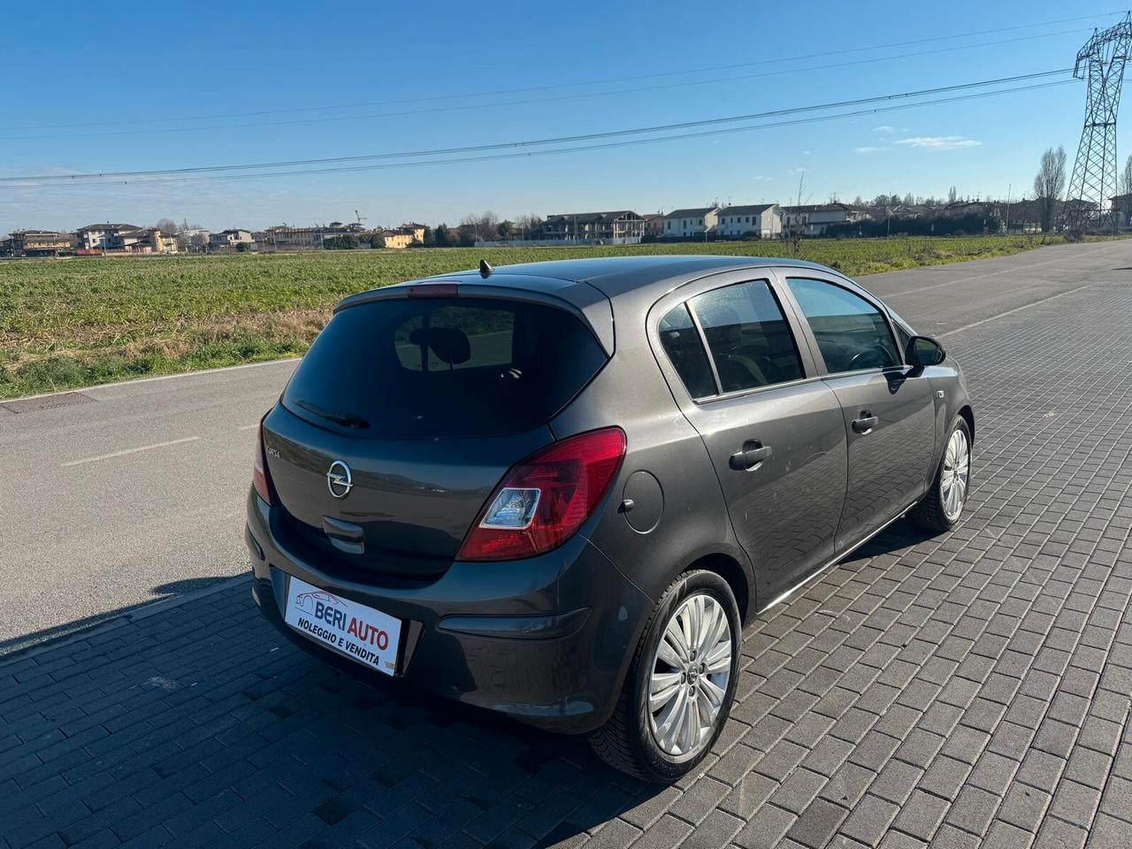Opel Corsa 1.2 benzina 5 porte Cosmo