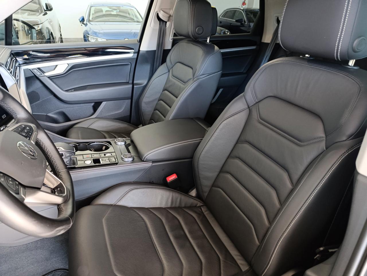 Volkswagen Touareg 3.0 V6 tdi scr Elegance 231cv auto