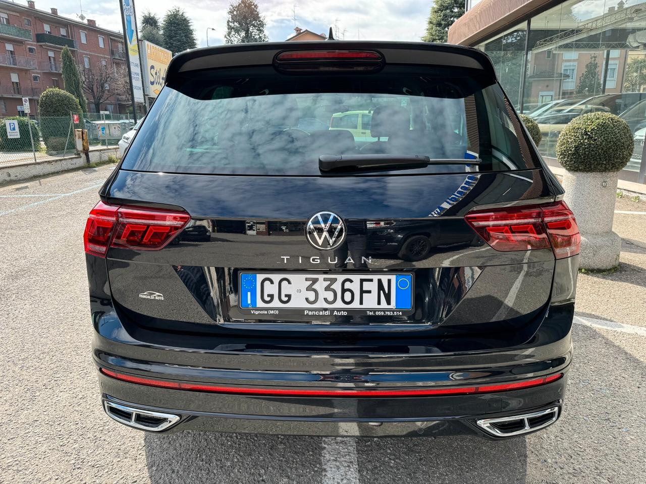 Volkswagen Tiguan 2.0 tdi R-Line 150cv dsg,UNICO PROP.,NAVY,iQ-LED,