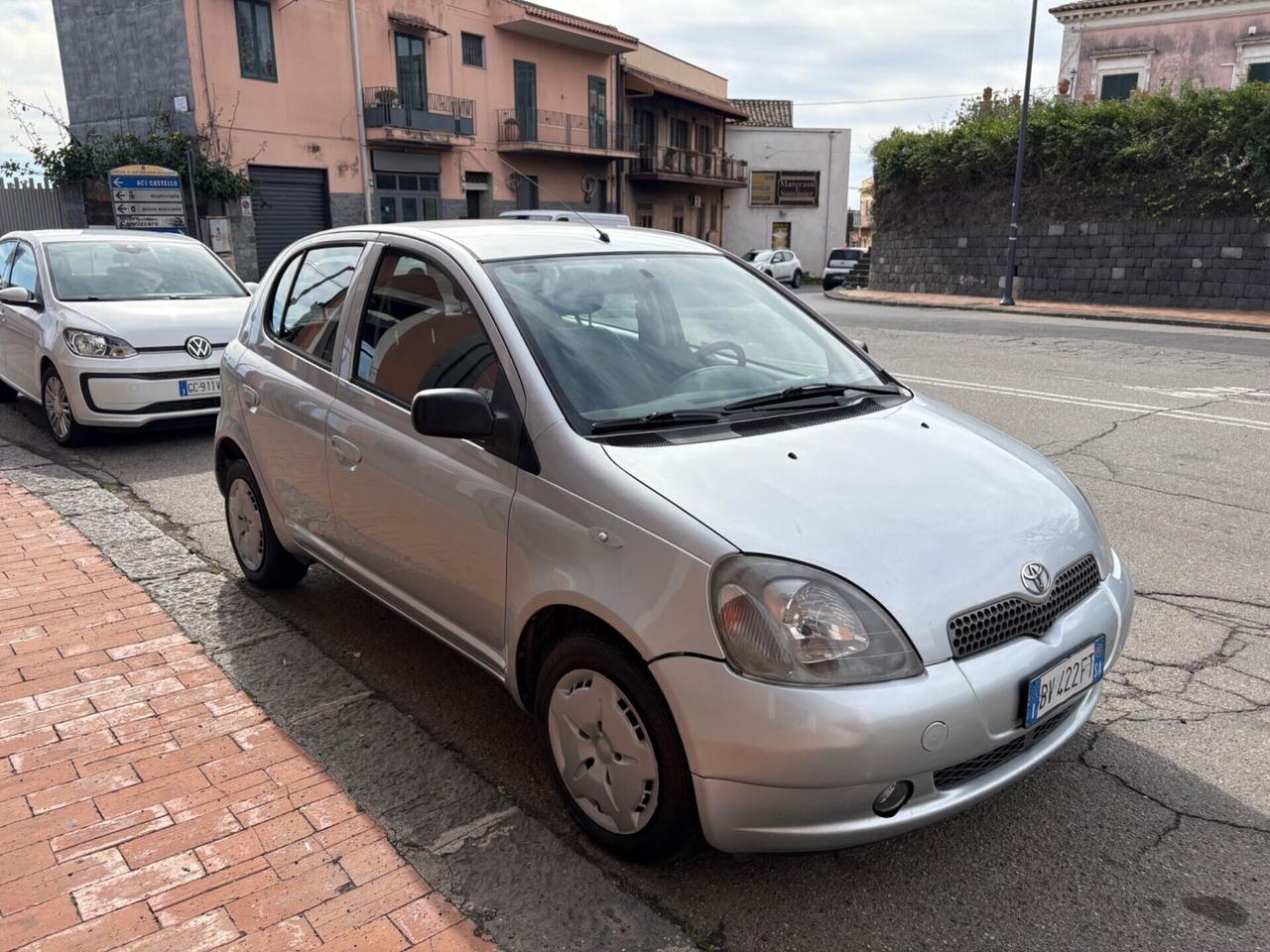 Toyota Yaris 1.3i 16V cat 5 porte