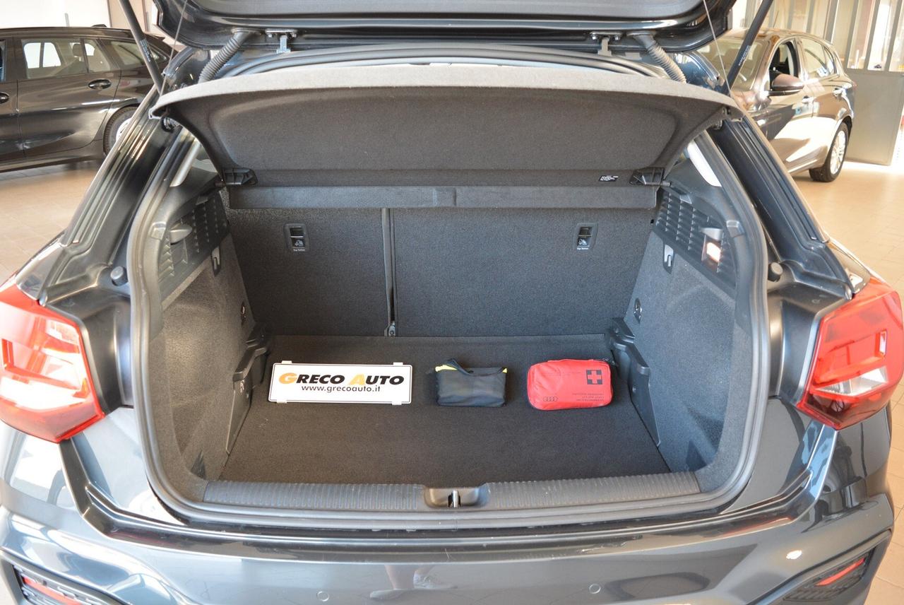 Audi Q2 30 TFSI Business telecamera