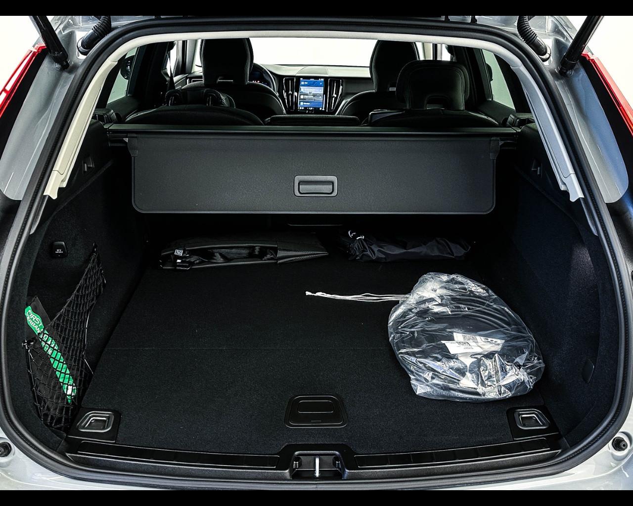 VOLVO XC60 (2017-->) - XC60 T6 Plug-in hybrid AWD automatico Core