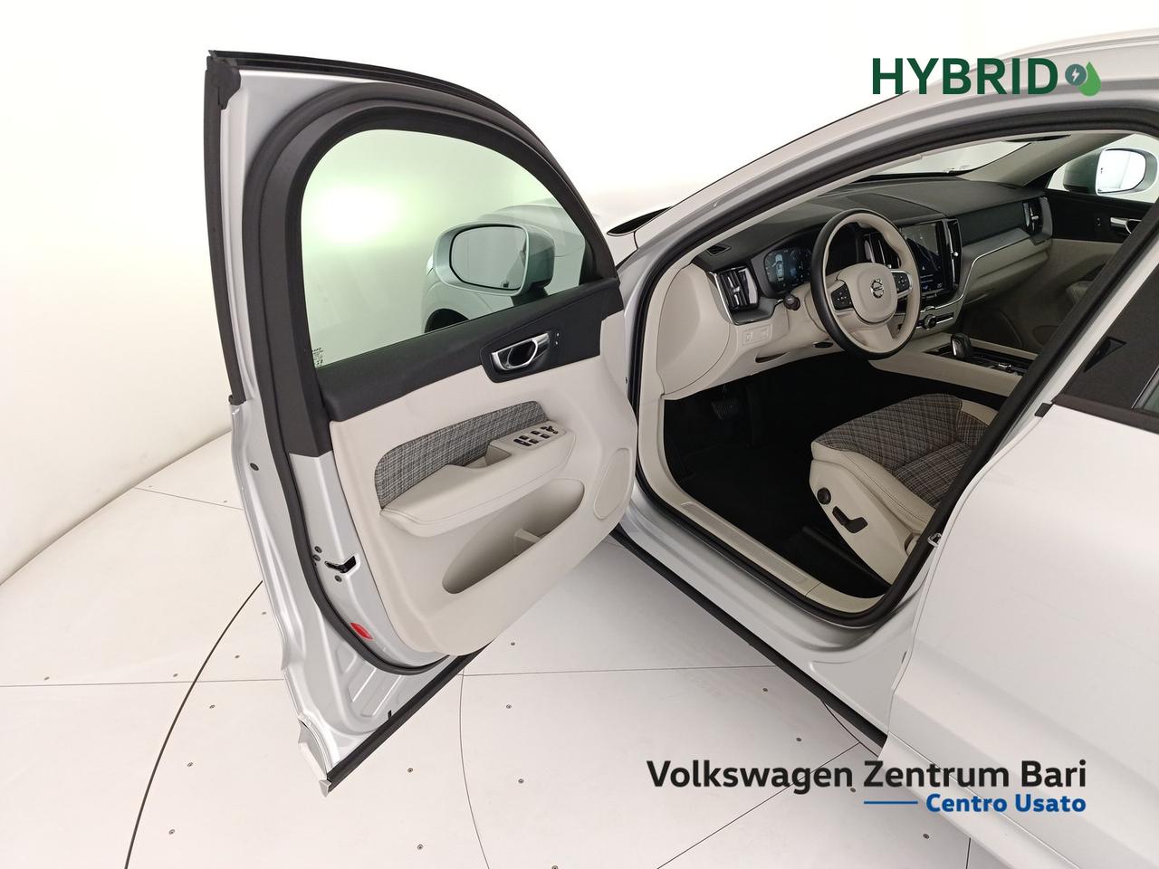 Volvo XC60 2.0 b4 momentum pro auto