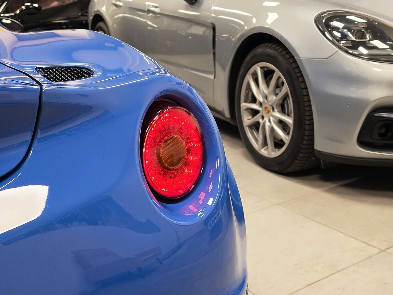 Alfa Romeo 4C 1750 TBi VERNICE SPECIALE _ TAGLIANDATA MENO DI 1000KM FA _ UNICO PROPRIETARIO _ SERVICE BOOK _ GARANZIA 12 MESI _ ALPINE _ ESTINTORE