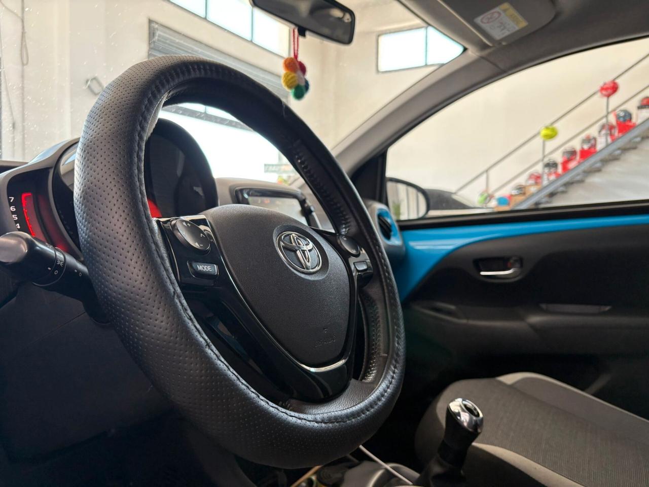 Toyota Aygo Connect 1.0 VVT-i 72 CV 5 porte x-play