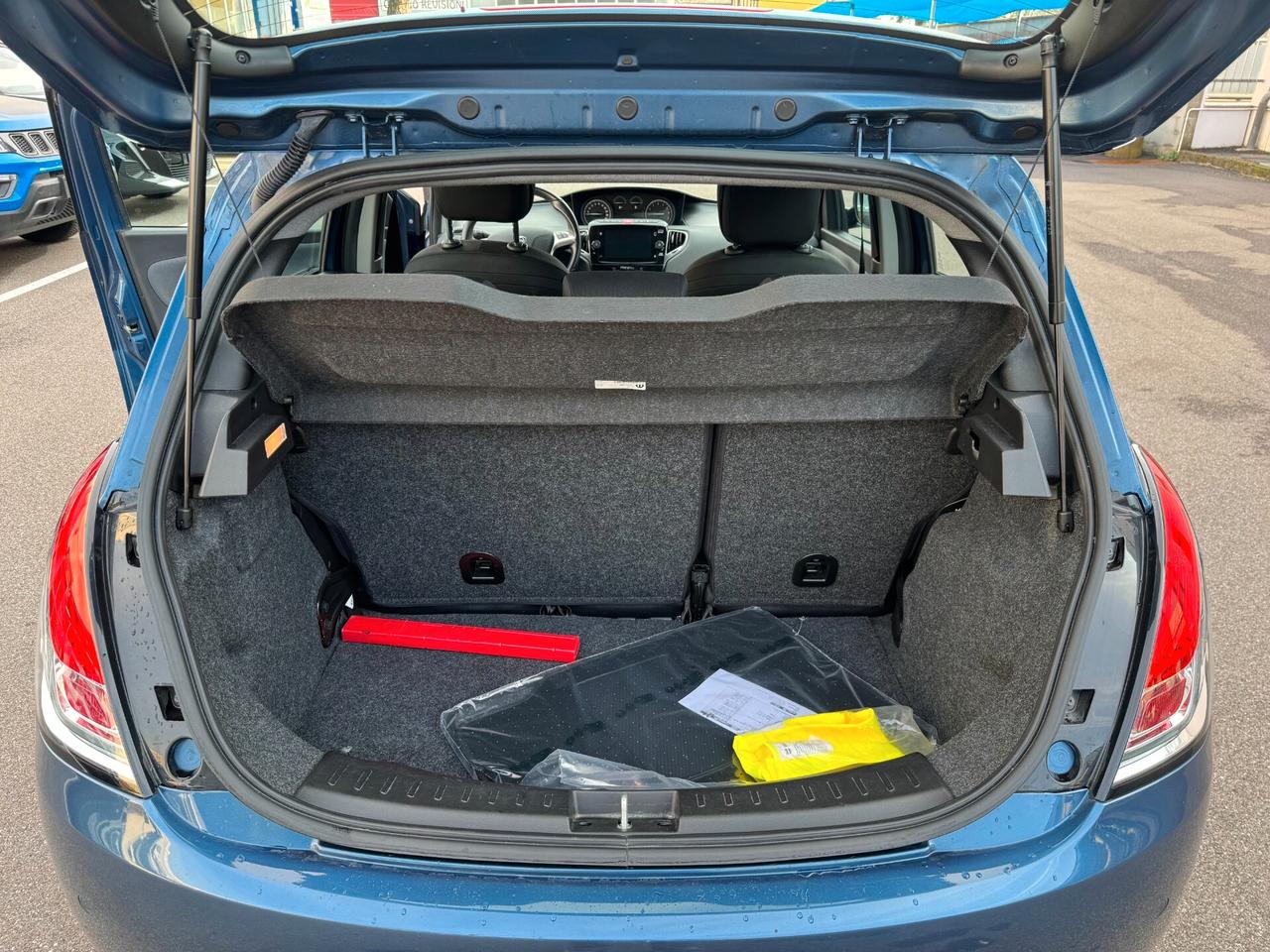 Lancia Ypsilon 1.0 FireFly 5 porte S&S Hybrid Gold Plus OK NEOPATENTATI -UNICO PROPRIETARIO