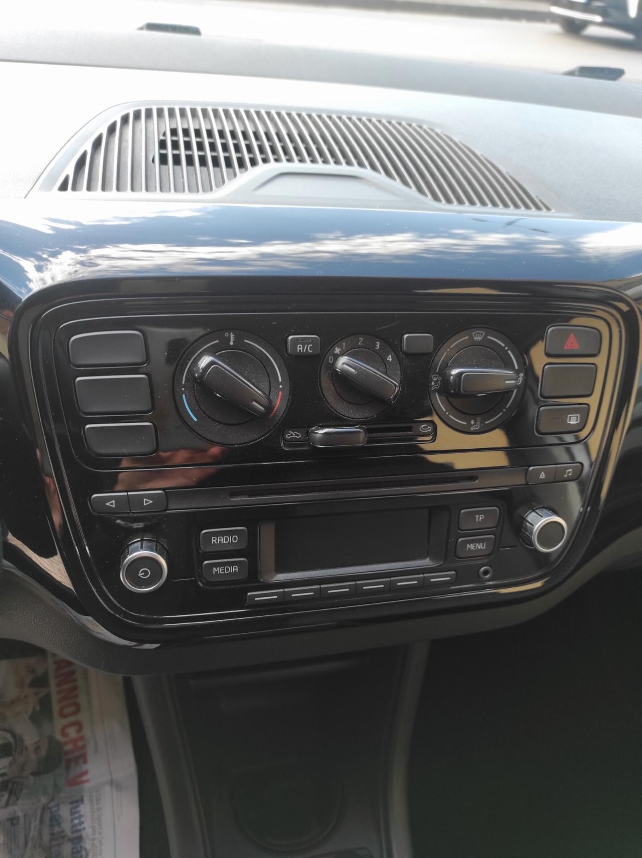 Volkswagen up! 2015 1.0 75 CV 5 ASG Automatica